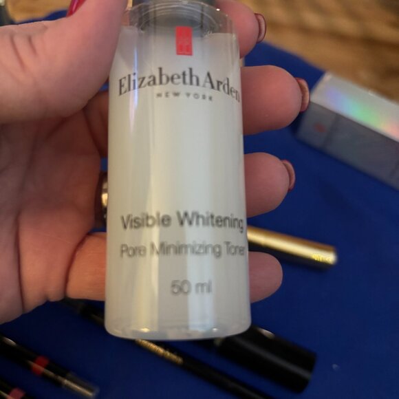 #MB102 NWOT Elizabeth Arden Bundle, Various Items brand new, boxes may be bent - Picture 3 of 3